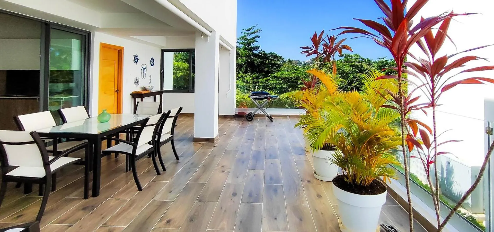 Amar'E Beach Front Apartment Overlooking Pool Las Terrenas
